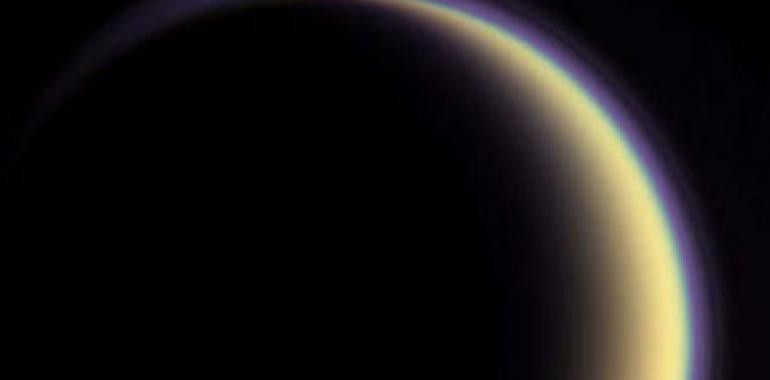 Un misterioso gas aparece durante el día en la atmósfera de Titán 
