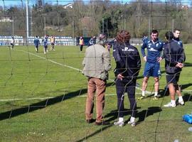 Toni Fidalgo presencia el entrenamiento del Oviedo