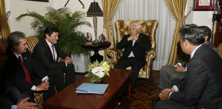 El presidente de Panamá ofrece más apoyo a las empresas asturianas y anuncia visita al Principado