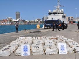 Los GEO abordan un barco cargado con cerca de dos toneladas de cocaína con destino a Europa