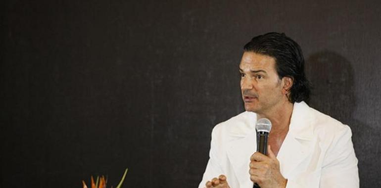 La Orden del Quetzal para el artista guatemalteco Ricardo Arjona