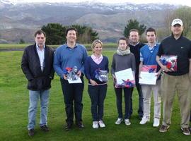 Ganadores del torneo \I love arbeyatanu\ en el Club de Golf de Llanes