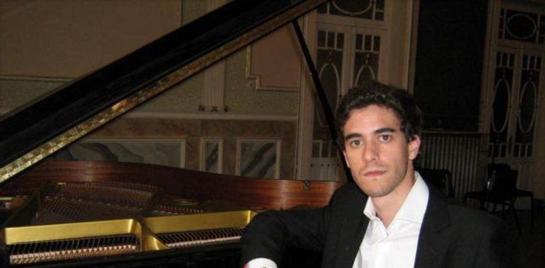 Fernando Santirso ofrece este sábado un recital en el Casino de Llanes