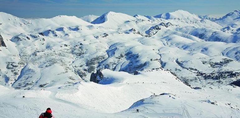 Fuentes de Invierno despide la temporada  con una yincana retro