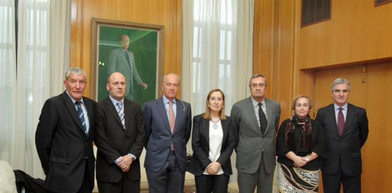 Fomento firma los convenios para la conexión ferroviaria de los puertos de Gijón y Avilés