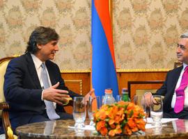 Asume su cargo el presidente armenio Serzh Sargsyan