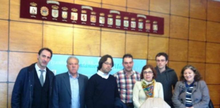 Aurelio Argel recibe el XIII Distintivu a la Investigación Folklórica "Fini Suárez"