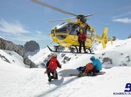 Herido en una rodilla tras una caída en Picos, Cabrales, mientras practicaba esquí de travesía