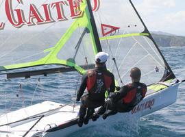 Los Hermanos Alonso lideres en  49er en  la Copa del Mundo de Hyères