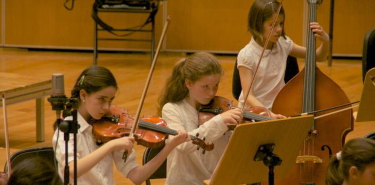 Acto de la escuela de música de Oviedo en beneficio cocina económica