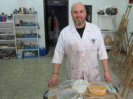 Miguel G. Díaz pintará un lienzo con crema de quesos para “Asturies, el país de los cuarenta quesos”