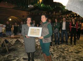 El premio al quesu Cueva de Llonín abre la muestra ‘Asturies, el país de los cuarenta quesos’