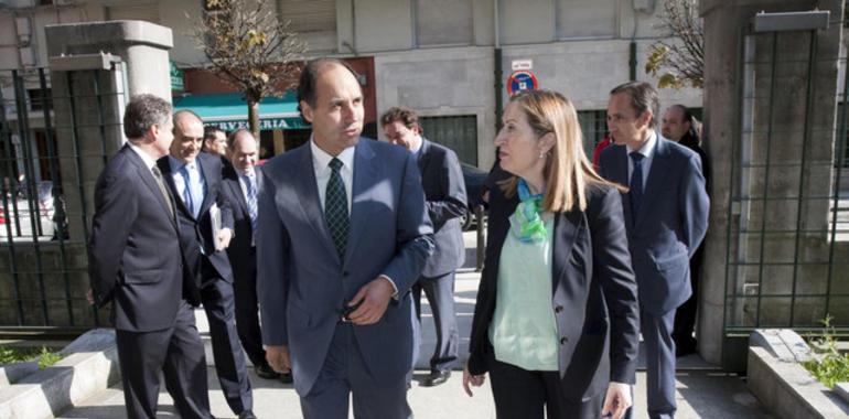 Pastor anuncia inversiones ferroviarias en Cantabria para reducir una hora entre Santander y Madrid 