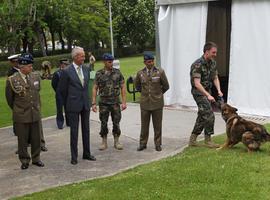 El ministro de Defensa visita los Acuartelamientos de la Guardia Real