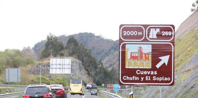 Fomento incumple en Asturias la normativa sobre señalización viaria que aplica en el resto de España