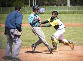 El Béisbol El Llano se mide al Barcelona en La Laboral