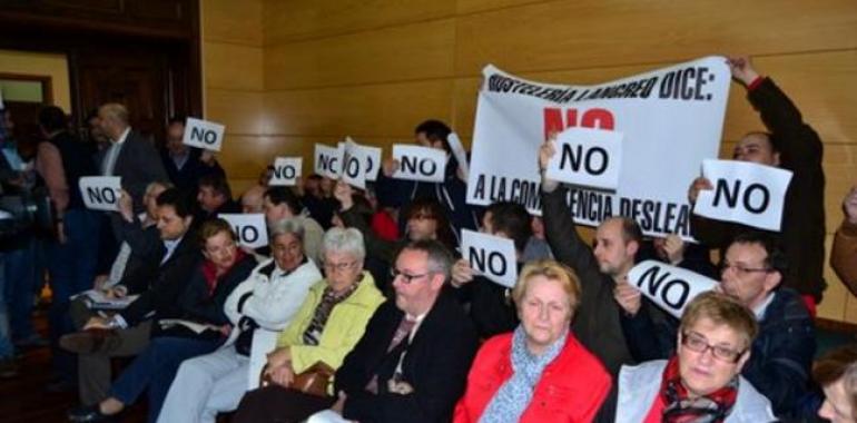 Los hosteleros de Langeo piden reflexión a la alcaldesa y se sorprenden de sus prisas