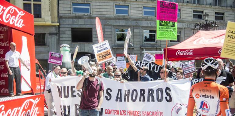 Concentración de trabajadores de Cajastur  en la Escandalera