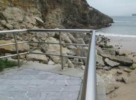 Llanes obtiene cinco banderas azules para Toró, Palombina, Barro y El Sablón, y el Aula del Mar 