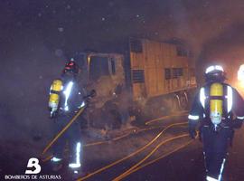 Sofocado el incendio en un camión en el túnel de Vega Viesga que obligó a cerrar el Huerna