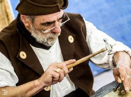 Lugones celebra el VII Mercáu Tradicional