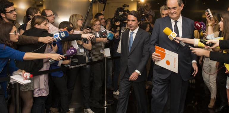 Aznar pide “reformar para actualizar el sistema de la Transición”