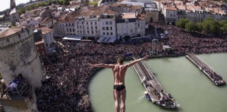 Las mejores fotos de la serie del Red Bull Cliff Diving World del 2013 en La Rochelle