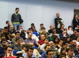 Pedro Duque encandila al auditorio con su relato de la aventura espacial