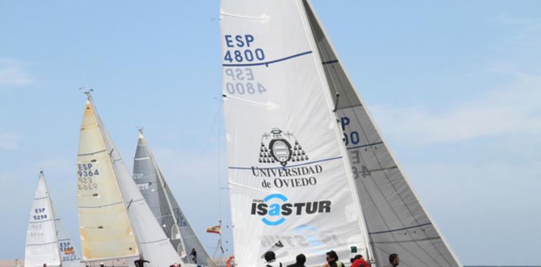 Regata UNICEF de cruceros en la Bahía de San Lorenzo