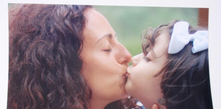 Cristóbal Aguiló  e  Isela González, ganadores de los concursos de carteles y fotografías de Avilés