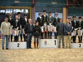 Isaac Fernández, Covadonga Martínez-Hombre e Irene Kocina y Carla Suarez, campeones de Asturias