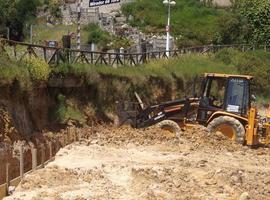 Comienzan las obras de consolidación del talud de la playa de Toró