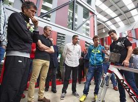 Alonso inaugura la nueva fábrica de bicicletas MMR