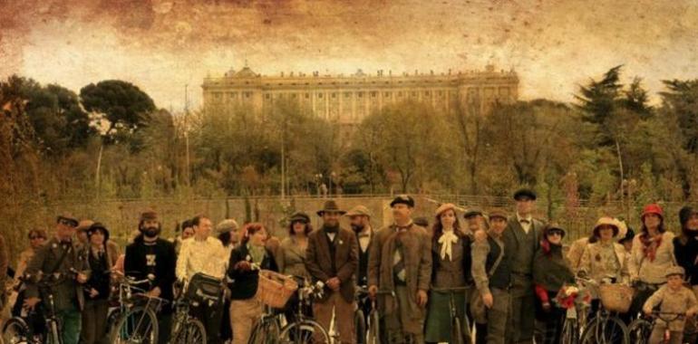 Madrid viaja en bicicleta a los tiempos del Charlestón