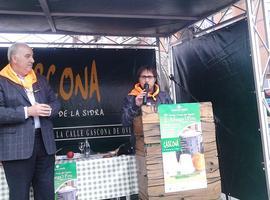 Ambás defiende el uso del asturiano en el etiquetado, en la Feria del Afuega\l Pitu