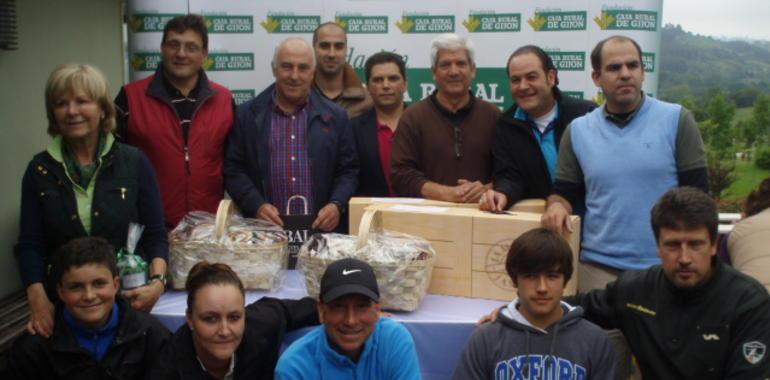 Ganadores del IV Torneo de Golf de la Caja Rural de Gijón en el Club Deva