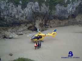 Exitoso rescate de una mujer, herida al caer en una zona difícil de San Martín de Celorio, 