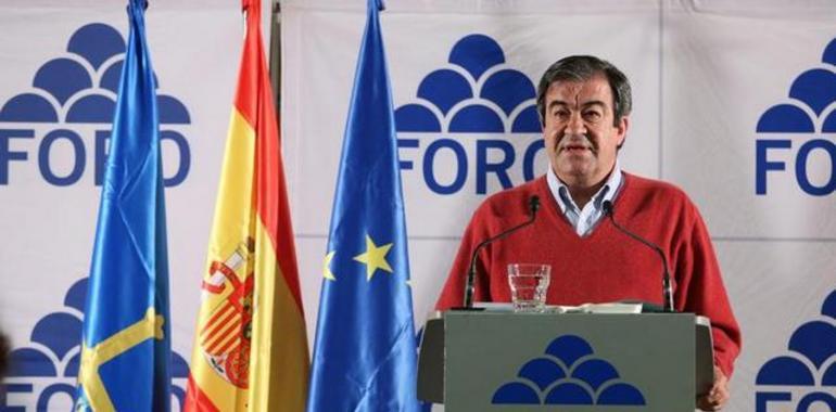 Álvarez-Cascos: “El tramo Pendueles-Unquera cumplirá en agosto tres años de retraso"