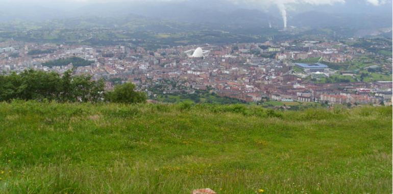 Primera marcha ¡Salvemos el Naranco! contra su destrozo ambiental