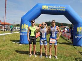 Fernando Barroso y Beatriz Tenreiro se imponen en el Triatlón de Corvera