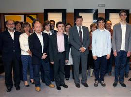 Alumnos ganadores de la Olimpiada de Química con el presidente del Principado