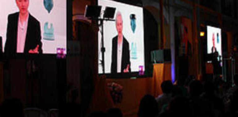 Assange defiende el derecho de las personas a comunicarse 