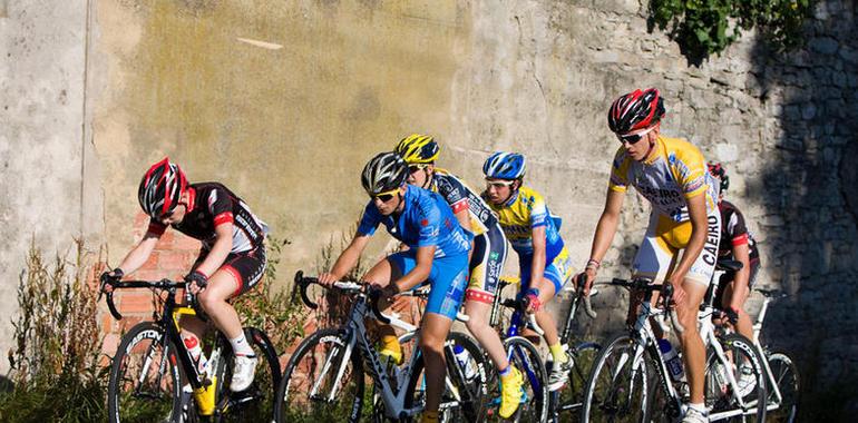 Mareo, centro del ciclismo en carretera con el Trofeo Gijón Deporte y el Trofeo Asturcántabro máster