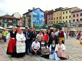 Gran afluencia de público y asturianía a rebosar en el Mercáu Astur de Nava