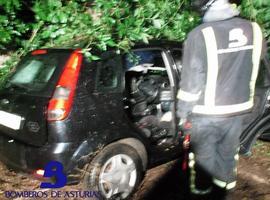 Dos heridos tras salir de la vía su vehículo, entre Villaviciosa y Rodiles