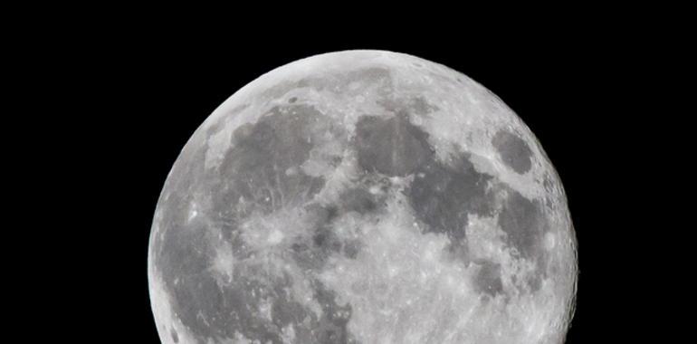 La luna más grande en la noche más corta