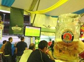 Diversión, fútbol y F-1 en el Oktoberfest de Gijón