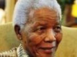 Familiares de Mandela llegan al hospital en las que pueden ser sus últimas horas