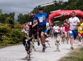 Carrera solidaria con mascotas, a favor de los enfermos neuromusculares asturianos