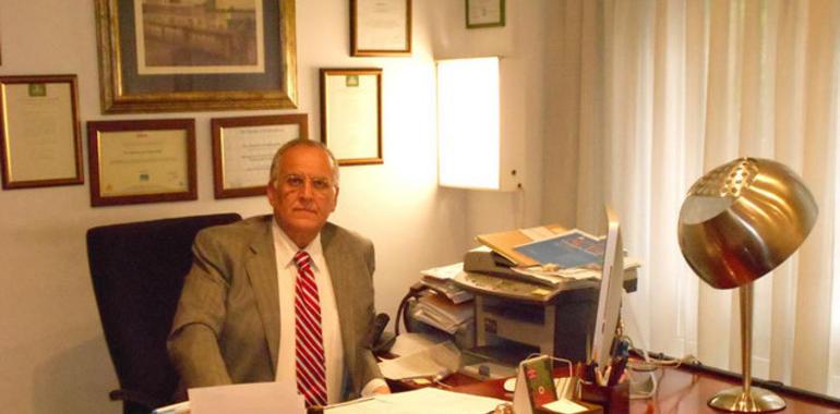 Los pacientes de Jove anuncian movilizaciones a favor de la vuelta del jefe de Urología